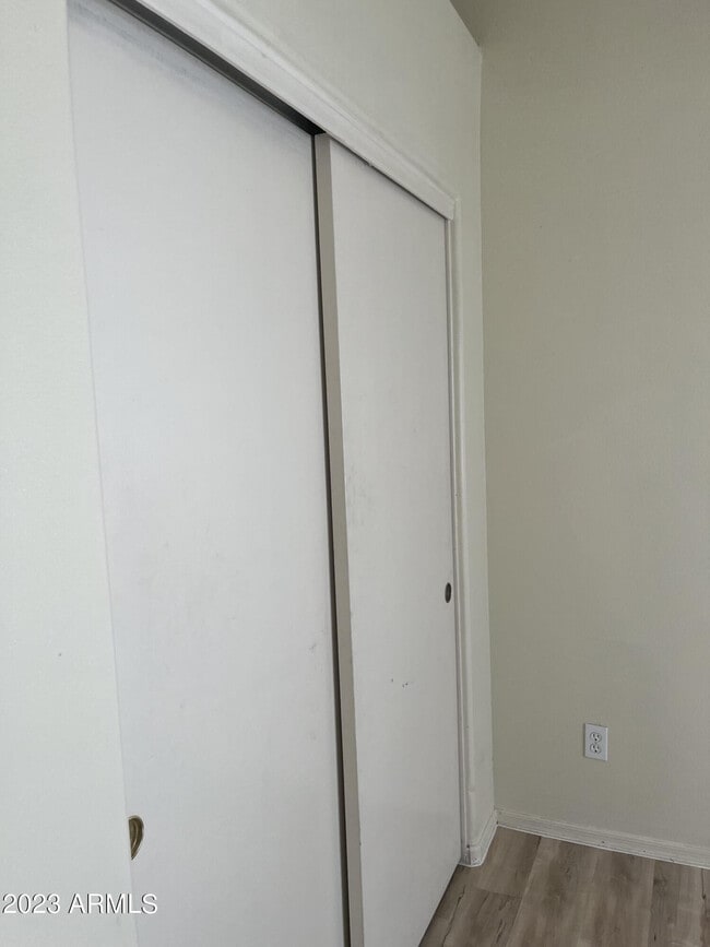 Building Photo - 1744 E Robin Ln