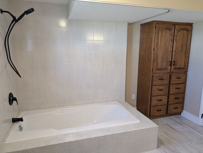 Building Photo - July FREE! Renovated 5-Bed Home + Optional...