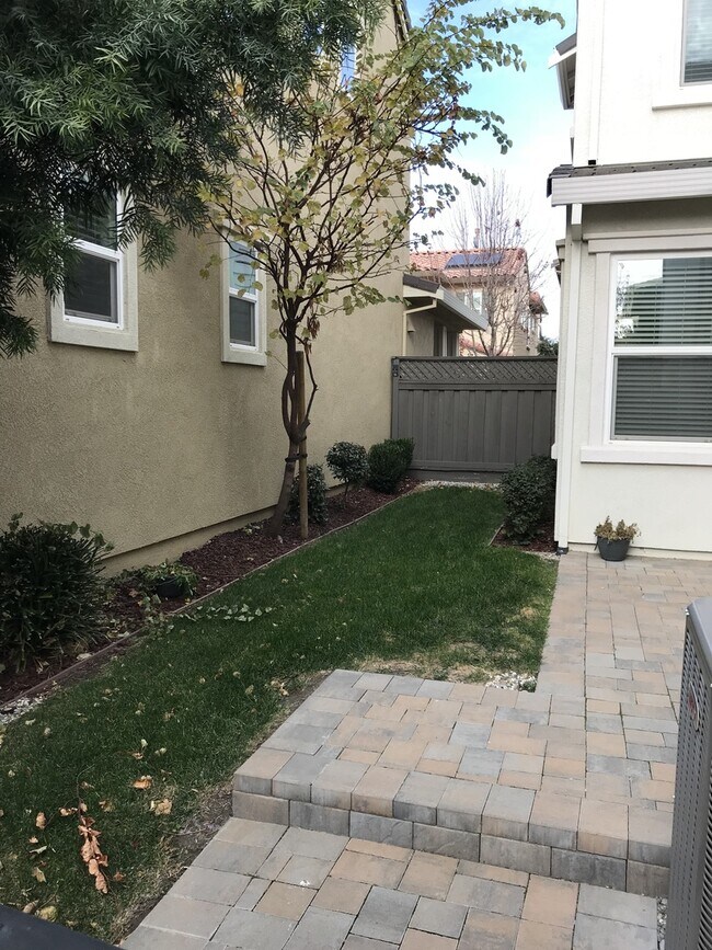 Building Photo - Two story home in Mountain House!