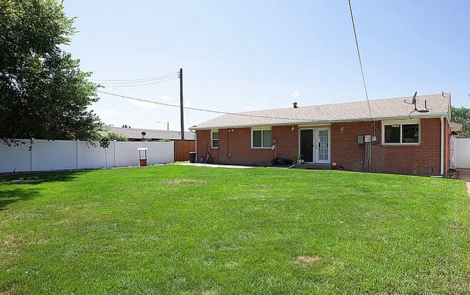 Building Photo - 1416 Adams Cir