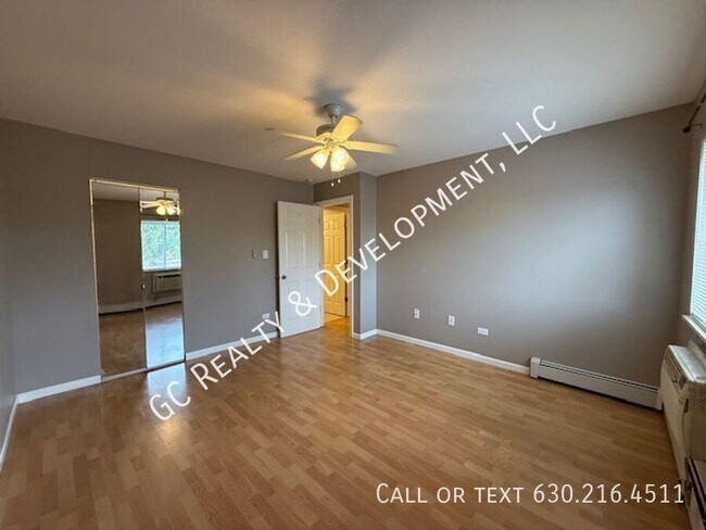 Building Photo - 834 College Blvd