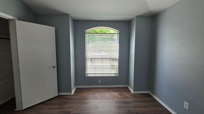 Building Photo - 5820 Show Master Ln