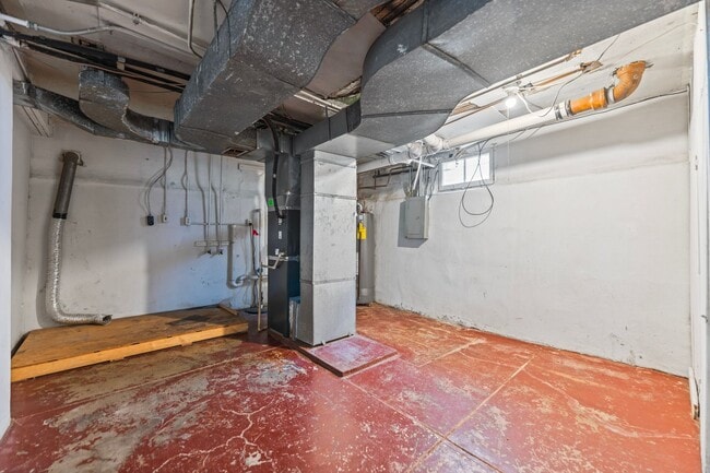 Building Photo - Spacious 1 Bed 1 Bath House off of Eastern Parkway