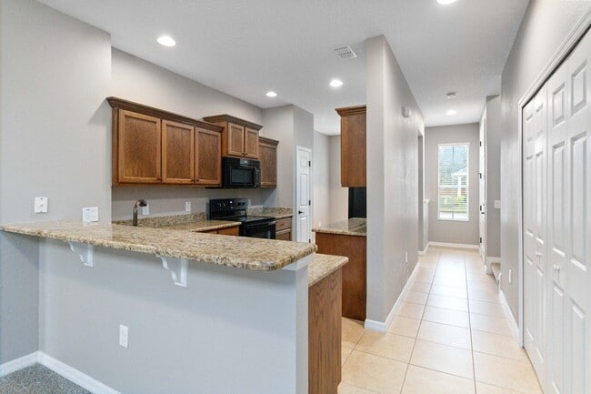 Building Photo - MOVE IN SPECIAL-Beautiful Two Story 3/2.5 Town Home w/ Loft & Screened Porch in St. Cloud