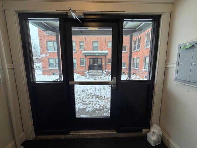 Building Photo - 248 N Main St