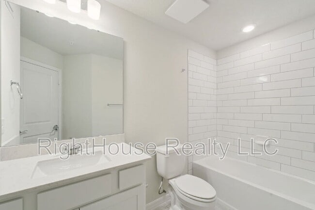 Building Photo - 3082 Emerald Acrs Ln