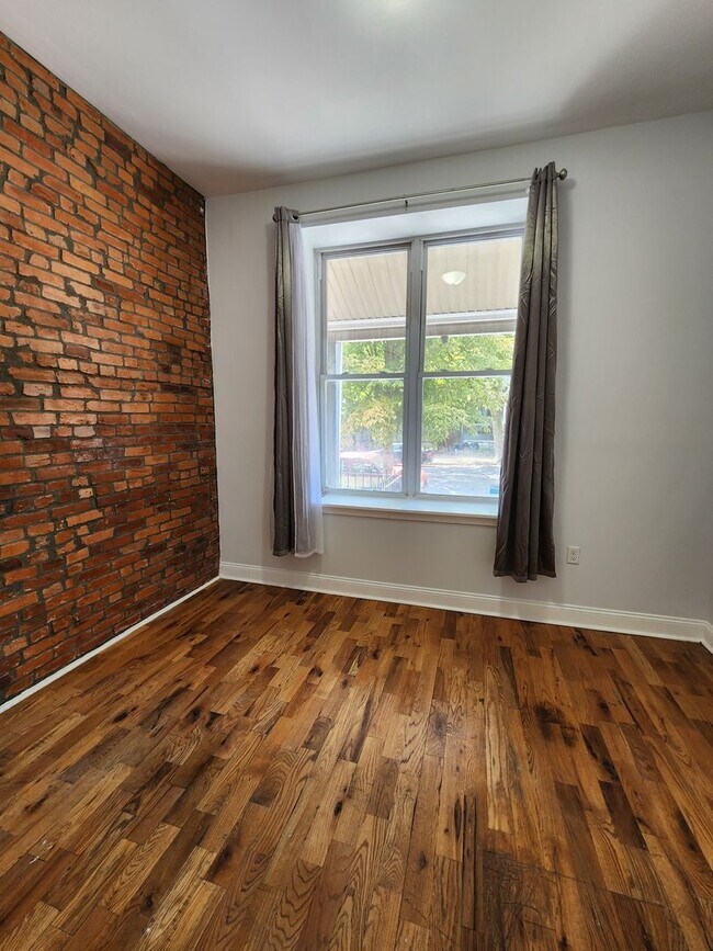 Building Photo - 3209 W Montgomery Ave