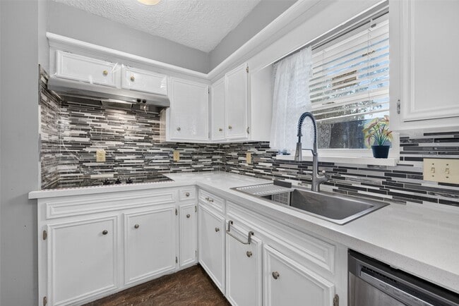 Building Photo - 5714 Arbor Vitae Dr