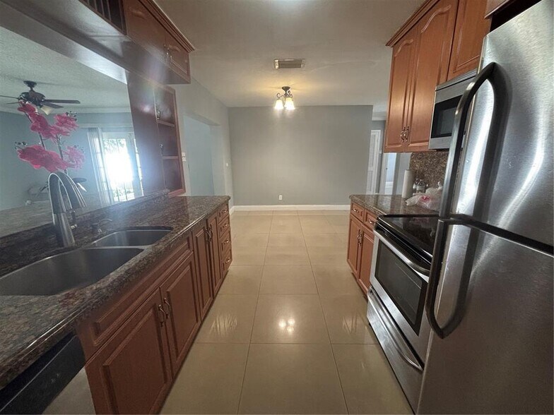 Building Photo - 6881 SW 6th St