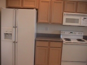 Building Photo - Age 55 UNFURNISHED HOME Gated community