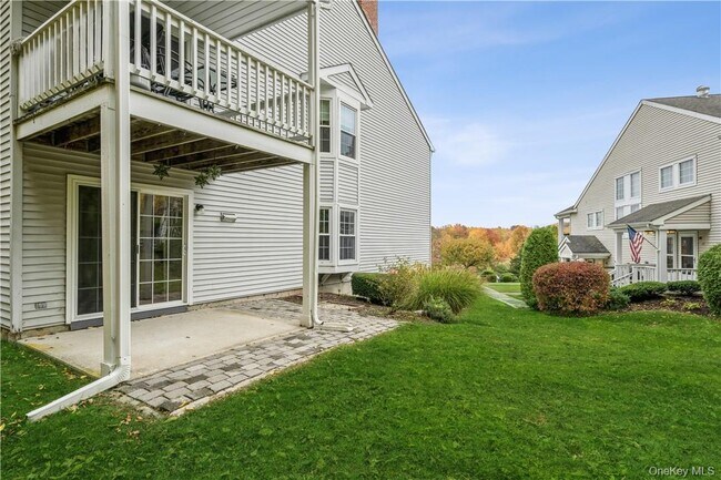 Building Photo - 27 The Knolls