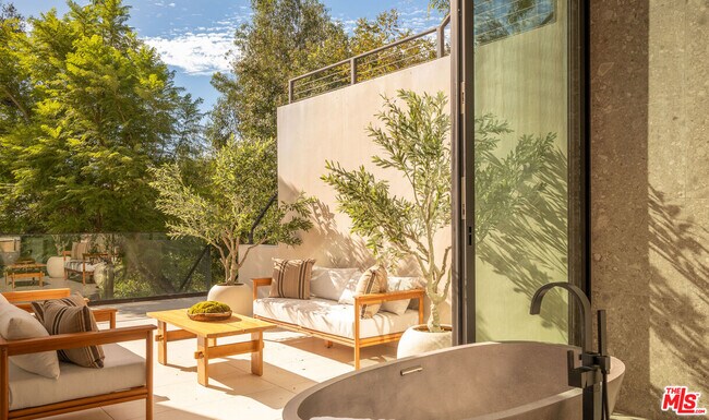 Building Photo - 12752 Mulholland Dr