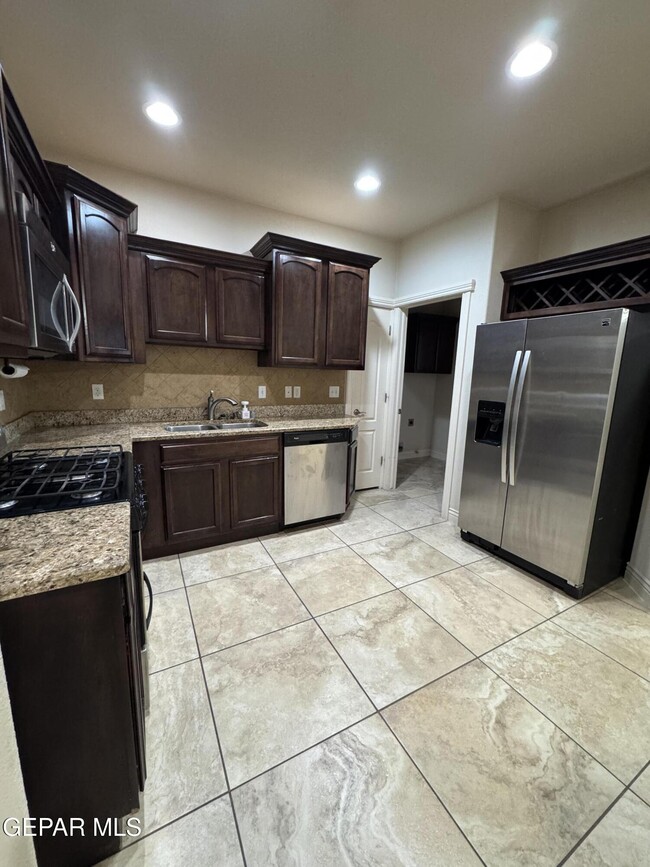 Building Photo - 12872 Hueco Mine Dr