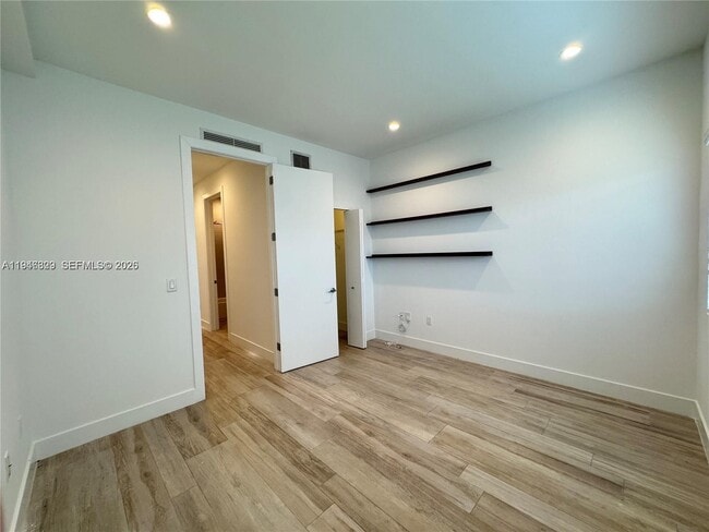 Building Photo - 2933 SW 27th Terrace