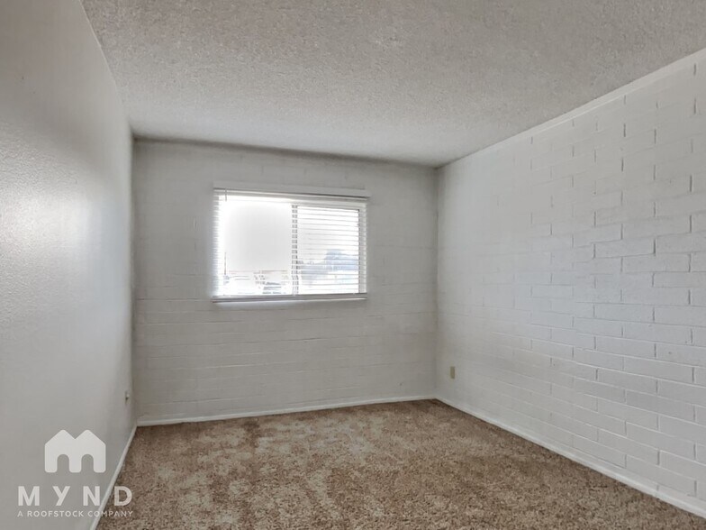 Building Photo - 15049 N 29th Ave