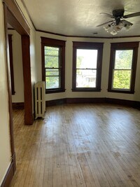 Building Photo - 932 St Clair Ave