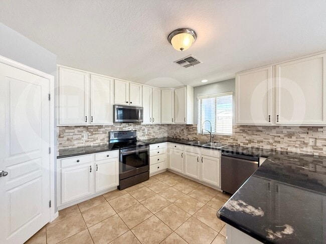 Building Photo - 2348 N Sand Hills Ct