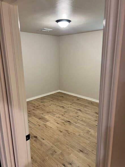 Building Photo - 1615 Iowa St