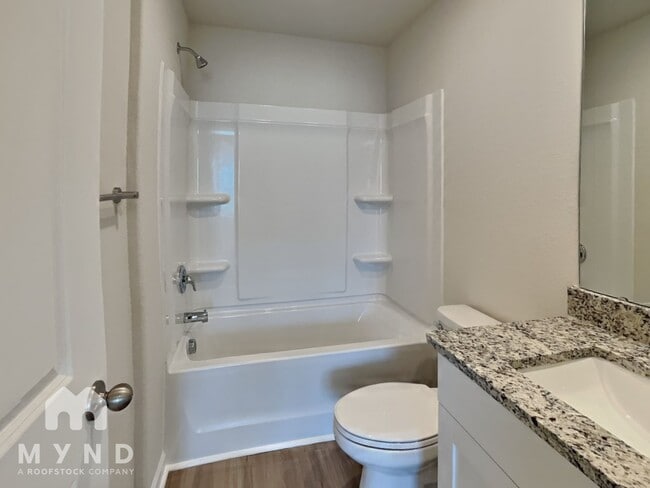 Building Photo - 329 New Villas St