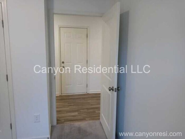 Building Photo - 702 Wayfinder Run