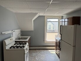 Building Photo - 48 Grove St