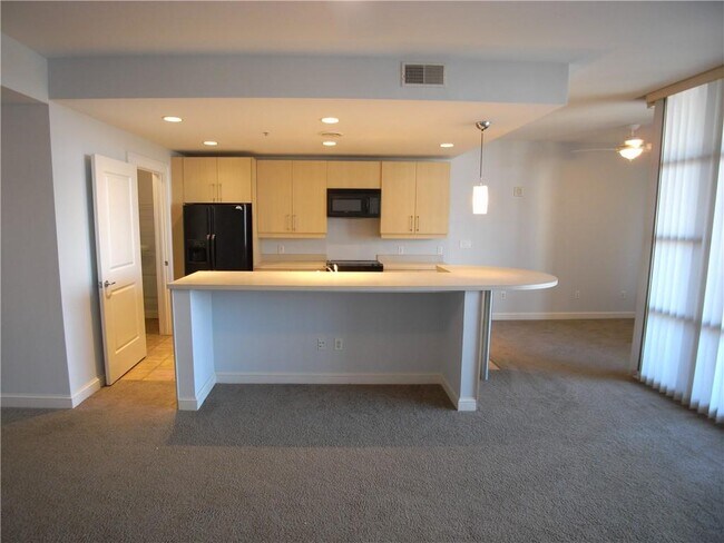 Building Photo - 250 Park Ave W NW