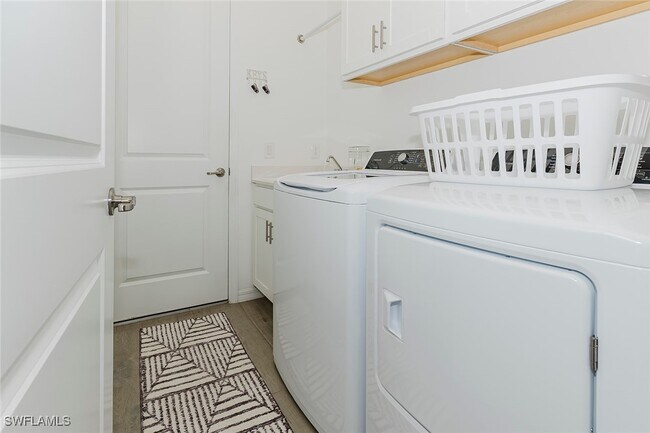 Building Photo - 5790 Kingston Pl