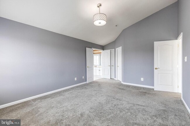 Building Photo - 1942 Glenroths Dr