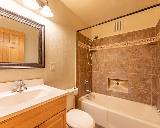 Building Photo - Charming pet friendly craftsman style home...