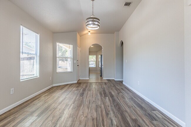 Building Photo - 9802 Vandenberg Way