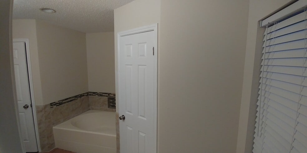 Building Photo - 7729 Ridge Mist Dr