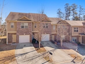 Building Photo - 3 Bedroom Townhome in Stonecrest!