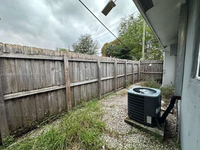 Building Photo - 647 NW 3rd Ave