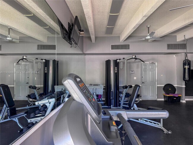 Building Photo - 3301 N Country Club Dr