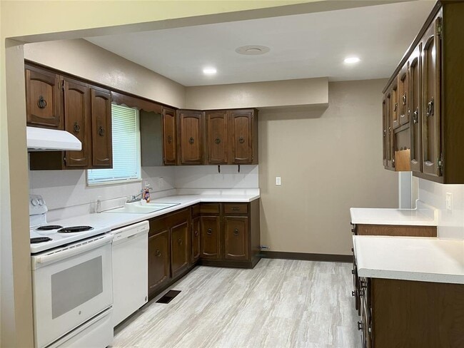 Building Photo - 217 Byrd Dr