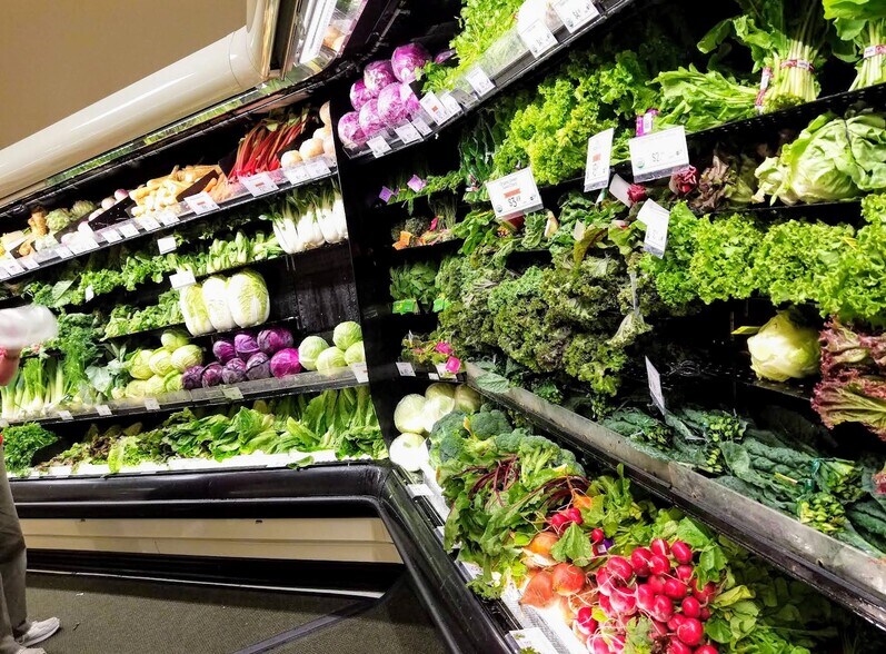 Local shopping nearby in Highland Village - 1588 Hillcrest Ave