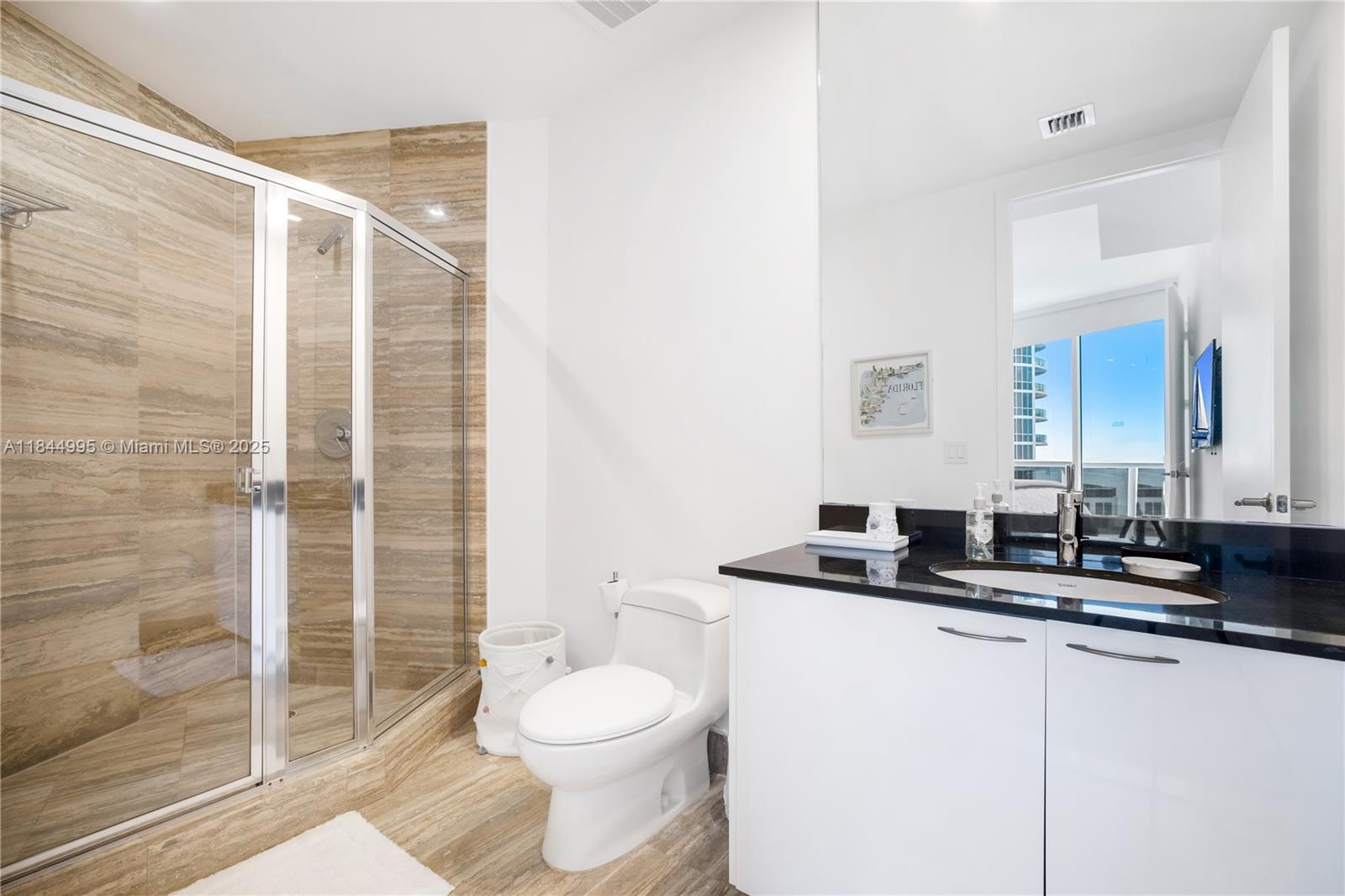 Building Photo - 15901 Collins Ave