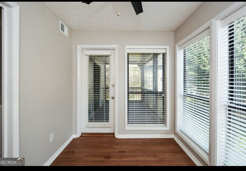 Building Photo - 307 Park Ridge Cir