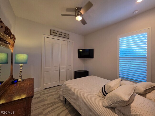 Building Photo - 1255 NW 38th Ave