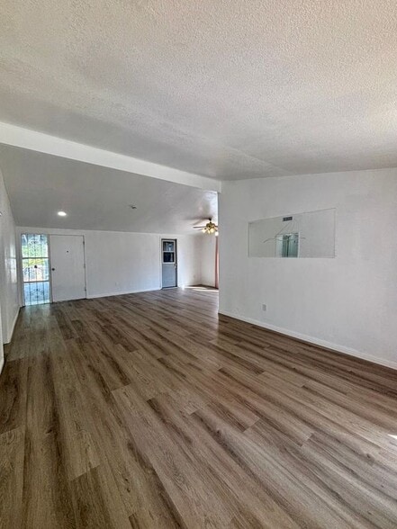 Building Photo - 8842 Mentone Pl