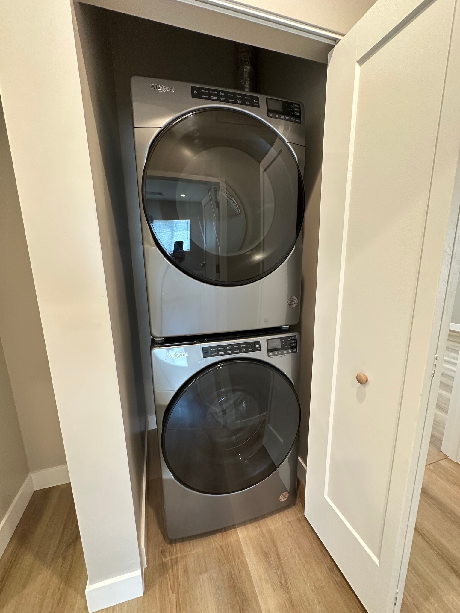 Building Photo - 8436 Oakdale Ave