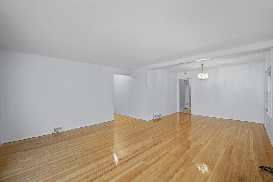 Building Photo - 6158 N Hoyne Ave