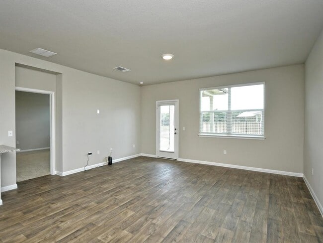 Building Photo - 413 Rainmaker Ln