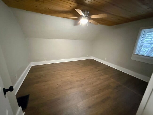 Building Photo - Newly renovated 3-bedroom, 1-bath home in Akron