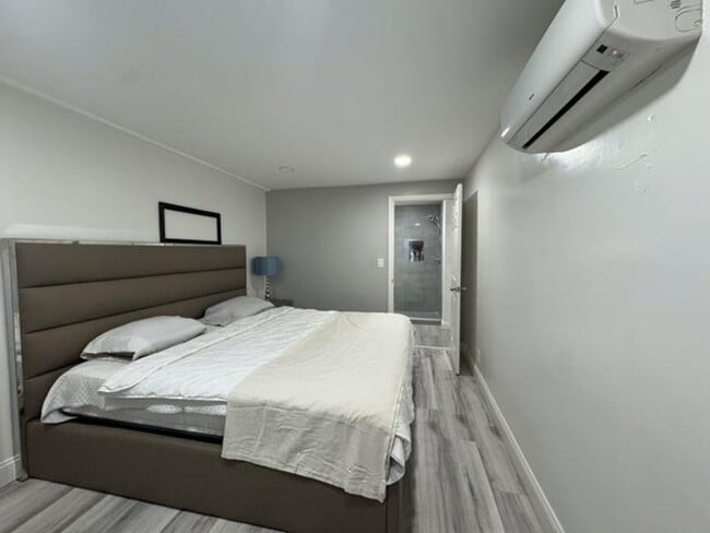 Building Photo - 200 NE 56th St