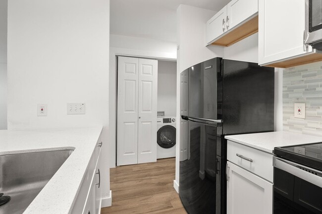 Building Photo - Updated North Austin Condo with Modern Finishes & Community Amenities