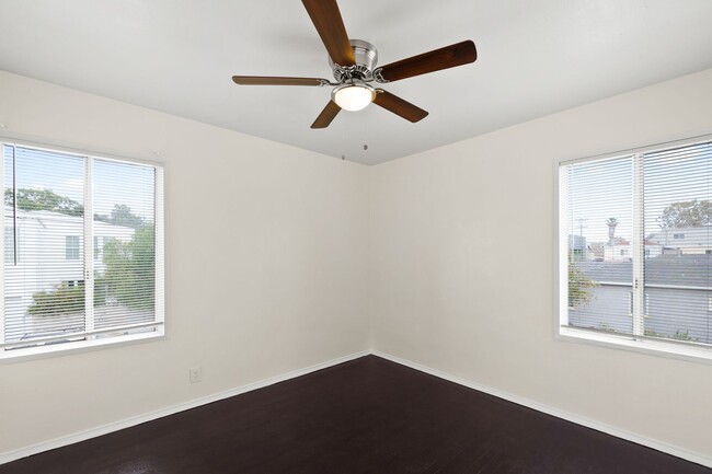 Building Photo - 431 Venice Way