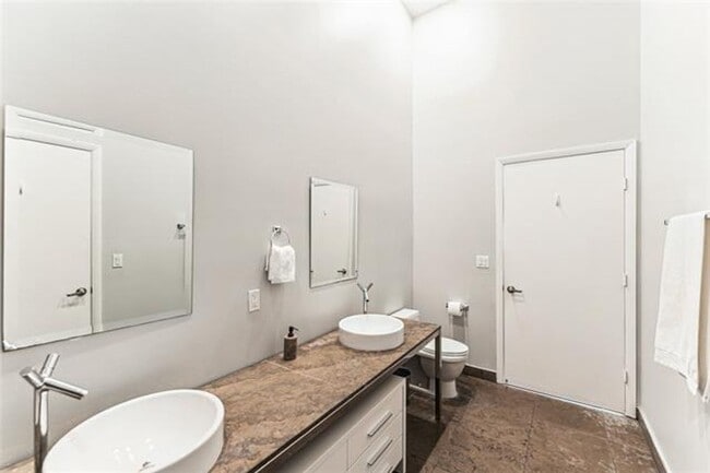 Building Photo - 465 Brickell Ave