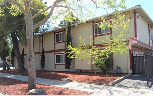 Building Photo - 195 E Reed St