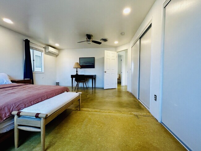 Building Photo - Gorgeous Home Surrounded by Panoramic Views